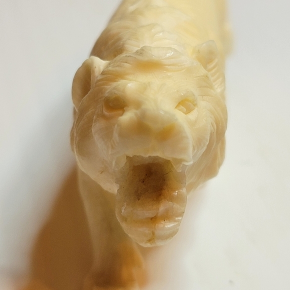Vintage Rare carved lion  body figurine statue collectors piece - Picture 2 of 8